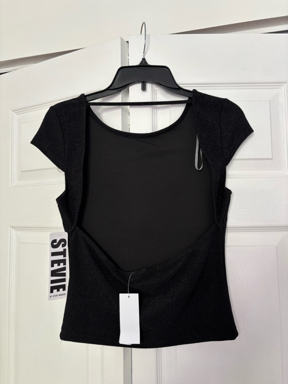 Steve Madden Black Short Sleeve Scoop Neck Top - Picture 2 of 5